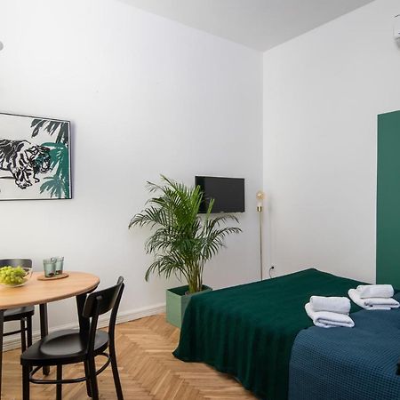 Barbacan Suites - Old Town Apartments - By Upstairs Kraków Exteriör bild