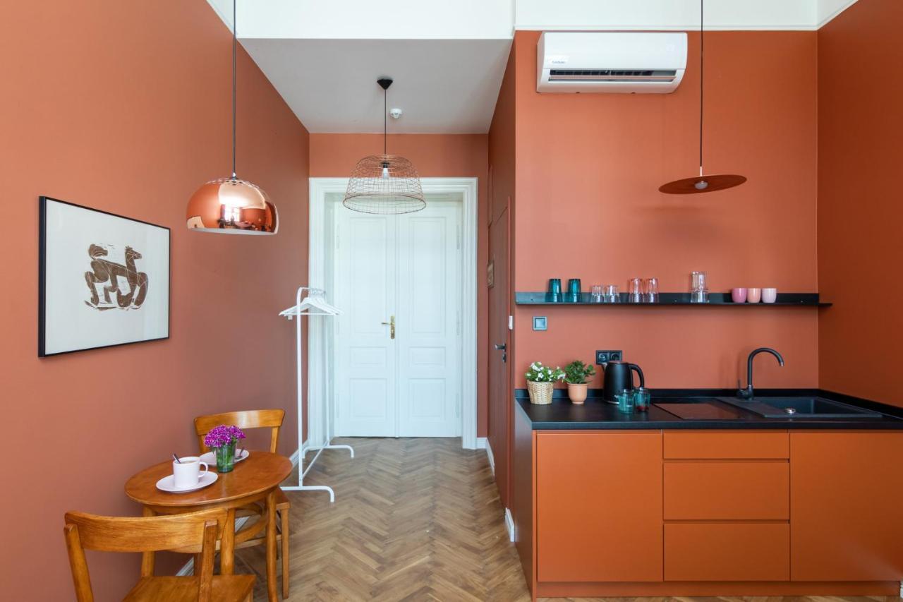 Barbacan Suites - Old Town Apartments - By Upstairs Kraków Exteriör bild