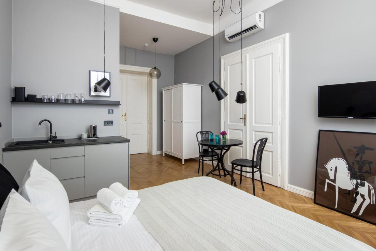 Barbacan Suites - Old Town Apartments - By Upstairs Kraków Exteriör bild